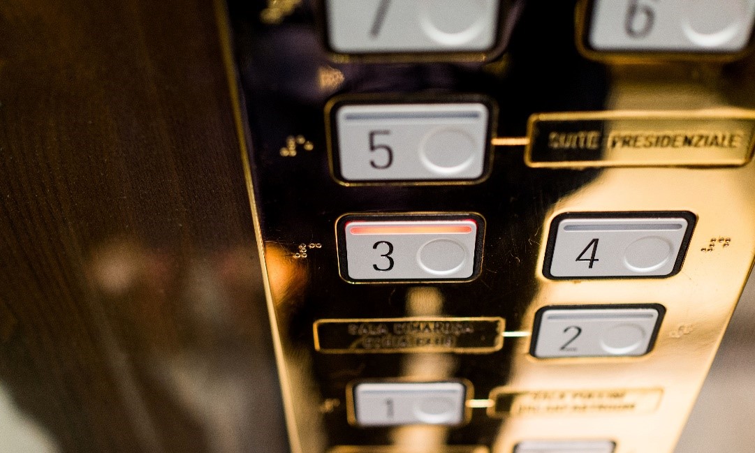 лифт в отеле